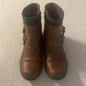 Earth Origins size 9 leather boots.